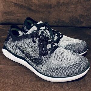 Nike Women's Free Run Flyknit Black/White Oreo Size 10.5 US 42.5 942839-101